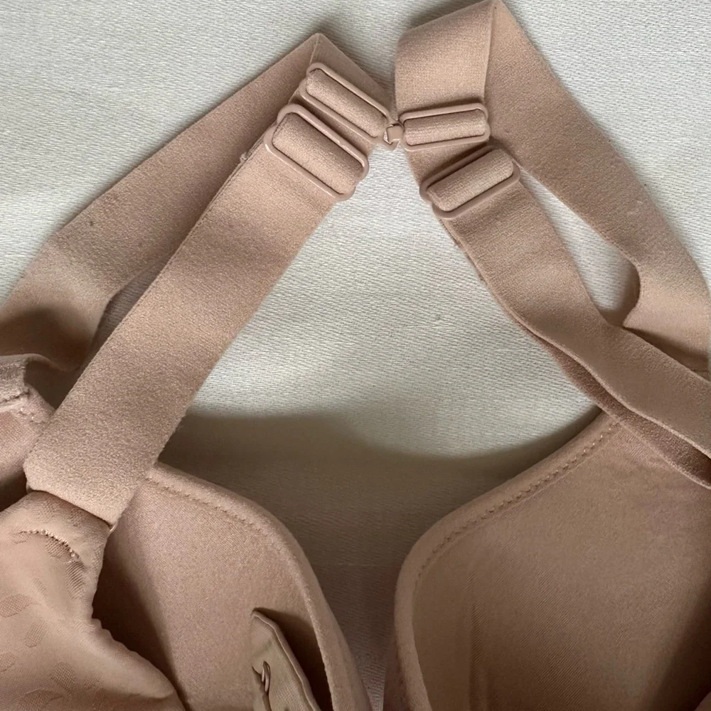 Chantelle Blush Underwire Bra - Picture 4 of 8